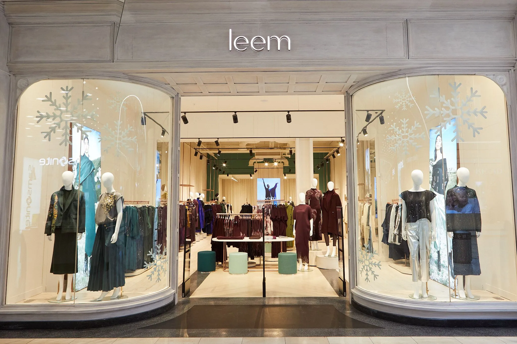 Leem shopfront with curved glazing and mannequins in winter womenswear